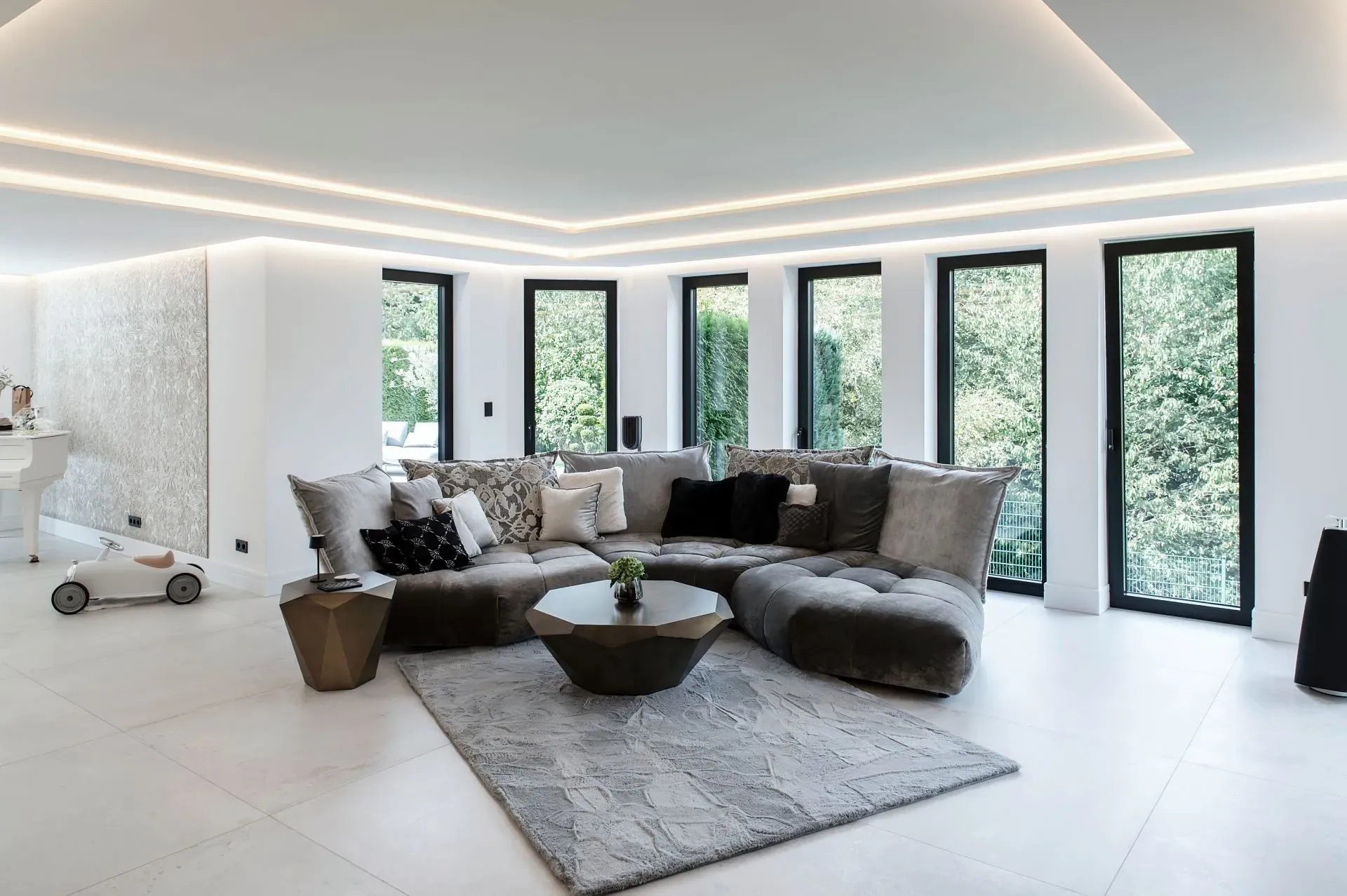 Wohnzimmer mit Lounge-Sofa